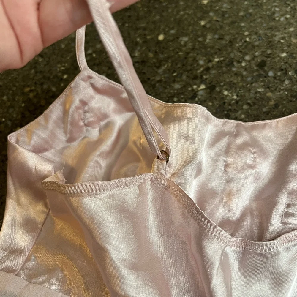 Vintage Victoria's Secret Light Pink Satin Chemise Flower Detail Pleated *Read* - Picture 6 of 8